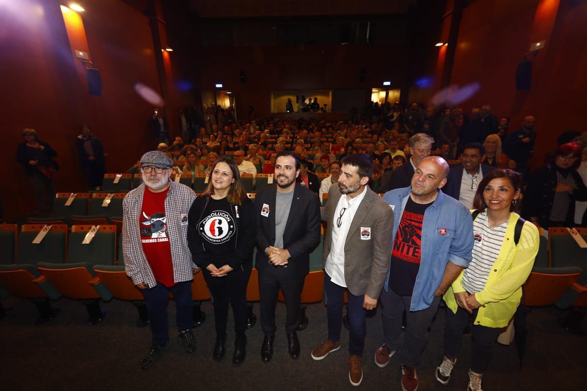 Guerrero, Tomás, Garzón, Sanz, Domínguez y Milián acceden al salón de actos del Centro de Historias.