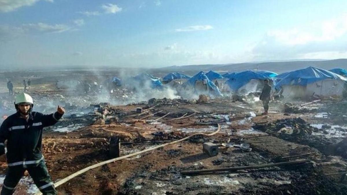 Ataque aéreo al campo de desplazados de Kamounia, cerca de Sarmada, en la provincia turca de Idleb.