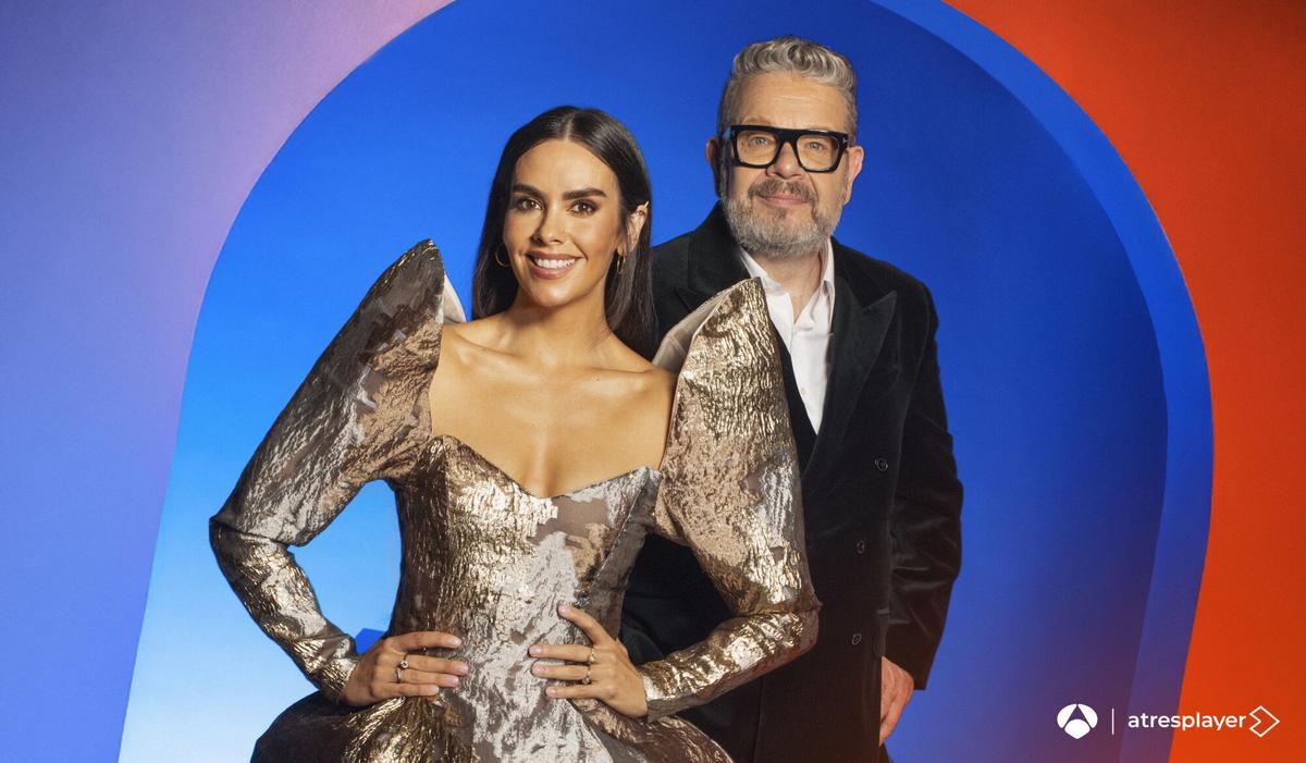 22/11/2024 Santiago Segura, invitado especial en las Campanadas de Atresmedia que presentarán Pedroche y Chicote . El actor, director, guionista y productor Santiago Segura será el invitado especial de las Campanadas de Nochevieja que presentarán Cristina Pedroche y Alberto Chicote en Antena 3, laSexta y atresplayer el próximo 31 de diciembre. POLITICA ATRESMEDIA