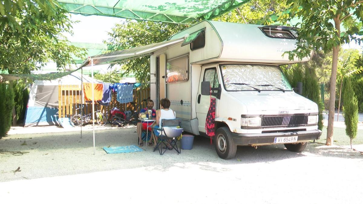 Una pareja en un camping murciano.