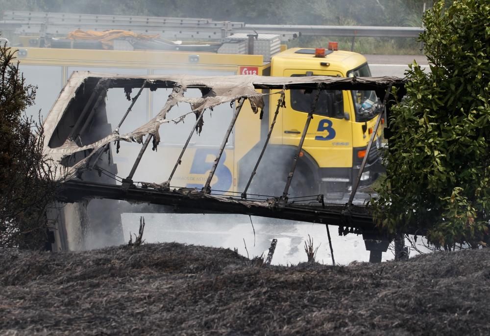 El incendio de un camión causa retenciones en la "