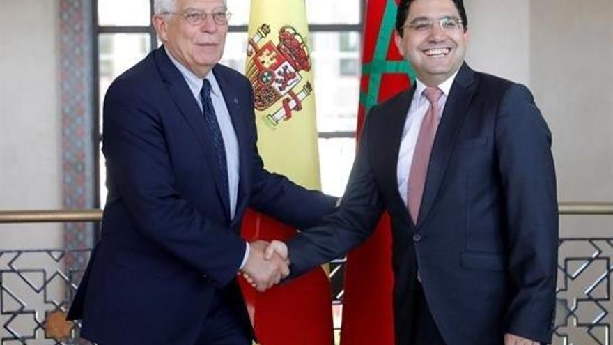 El ministro de Exteriores, Josep Borrell, con su homólogo marroquí, Naser Bourita.