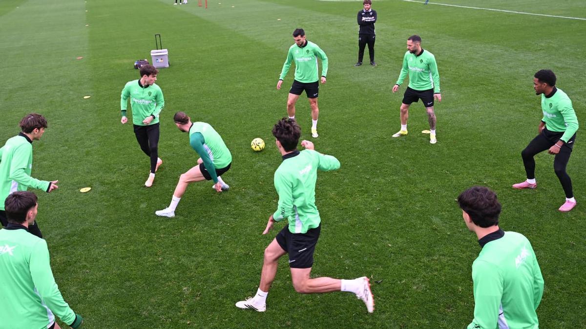 Entrenamiento del Elche previo al partido contra el Real Madrid