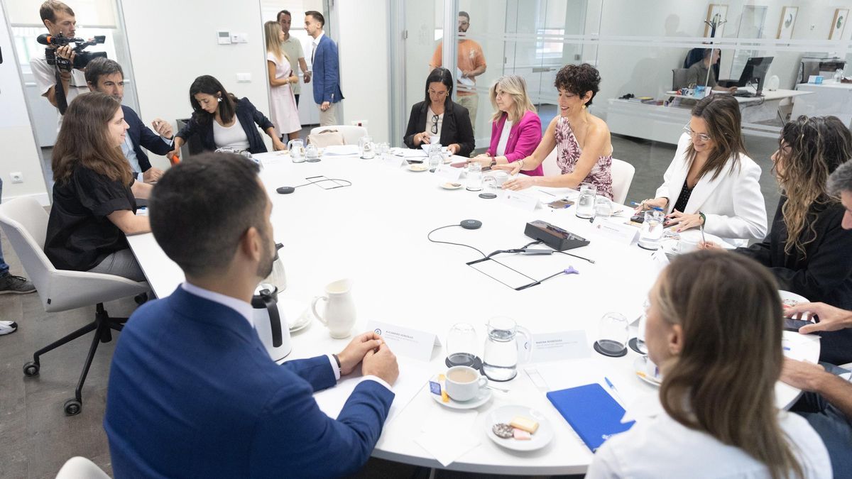 Gobierno y plataformas acuerdan crear un grupo de trabajo contra los mensajes de odio en redes