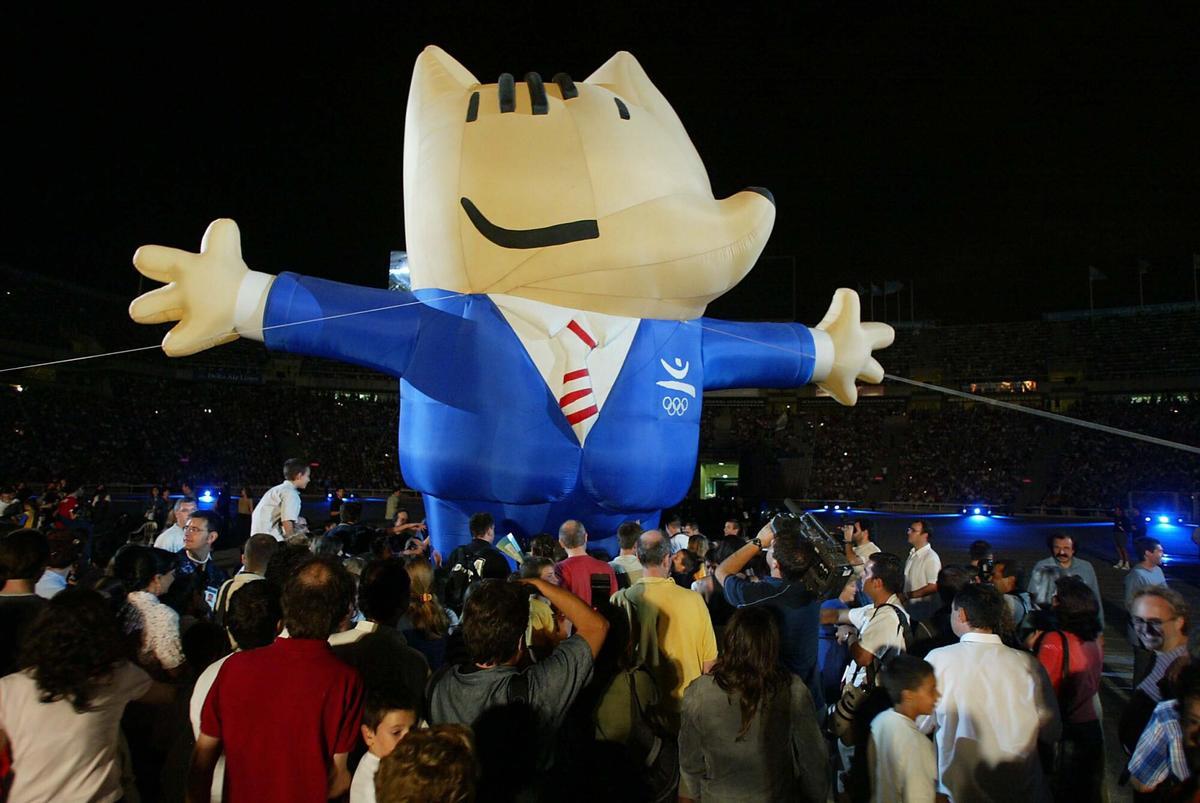 Cobi en el desè aniversari dels jocs de Barcelona, el 2002.