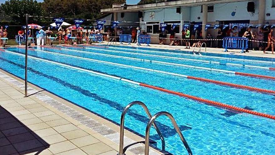 La piscina ara descoberta de Besalú acull competicions de nivell, en les quals els nedadors de la vila obtenen bons resultats.