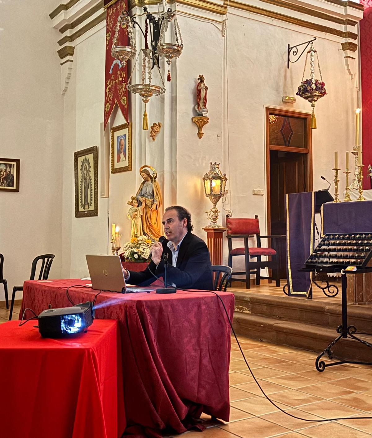 La hermandad de la Soledad de Villafranca cierra su triduo con un testimonio vocacional y una conferencia sobre liturgia cofrade.