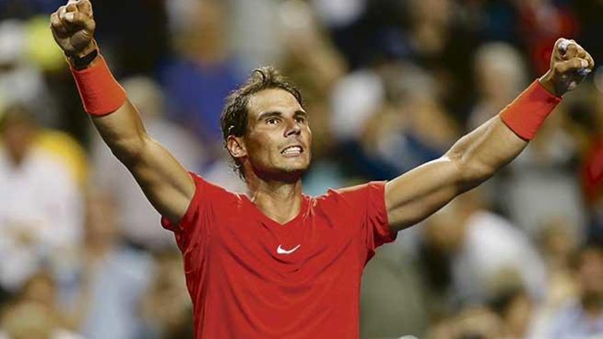 Rafel Nadal celebra el triunfo ante Cilic en Toronto.