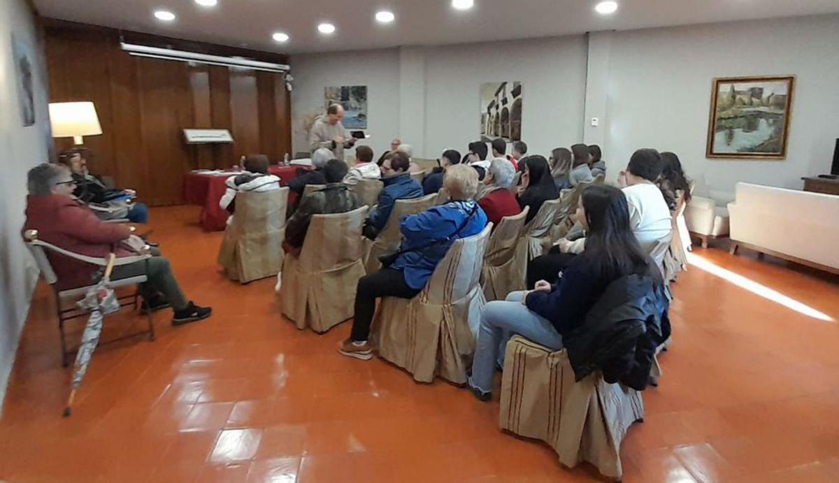 Uno de los talleres, en la sede de Cruz Roja. | E. P.