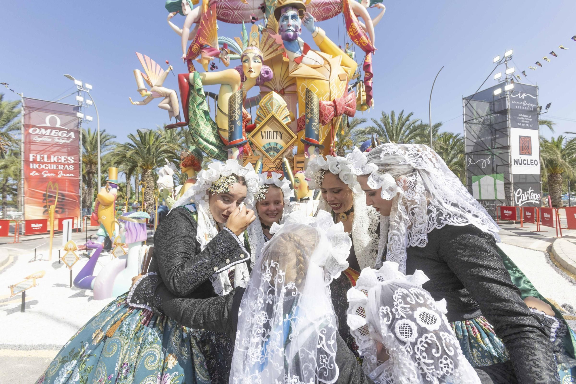 Baver - Els Antigons gana por primera vez el premio a la mejor hoguera de Alicante