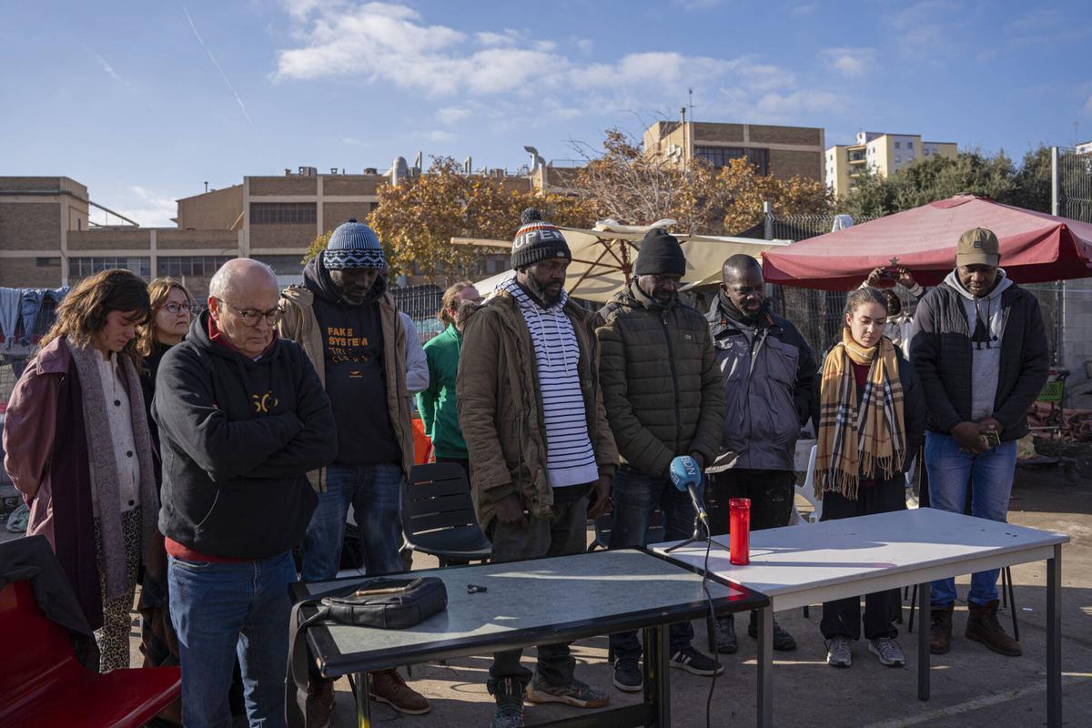 Minuto de silencio en homenaje a las víctimas del incendio de la nave del Gorg de Badalona, en el quinto aniversario de la tragedia.