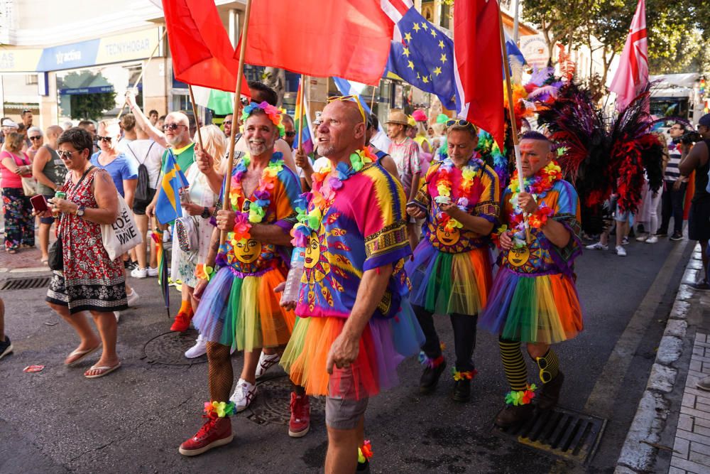 Torremolinos ha celebrado este sábado la cabalgata reivindicativa y festiva del Pride 2019, el acto central del festival anual de orgullo LGTBI, en el que participaron diez carrozas y se estrenó un nuevo recorrido.