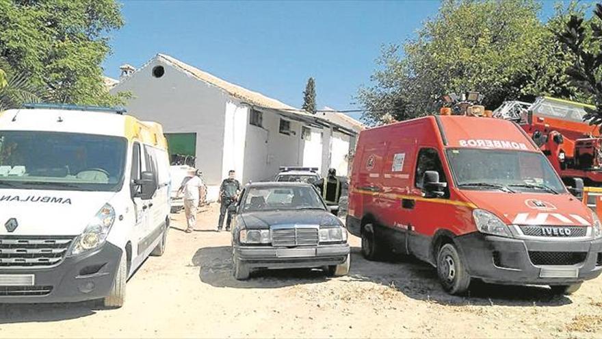 Rescatan a un hombre que cayó a un pozo de seis metros en la vereda del cerro macho