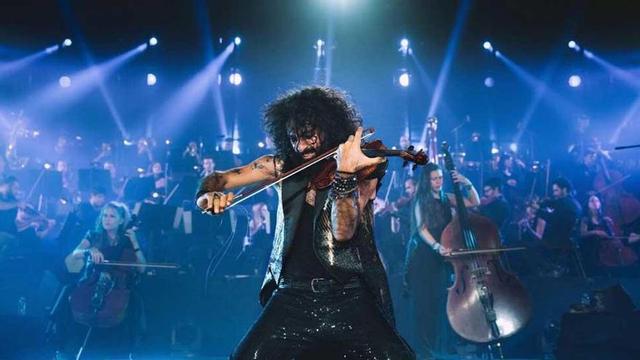 Ara Malikian sobre el escenario.
