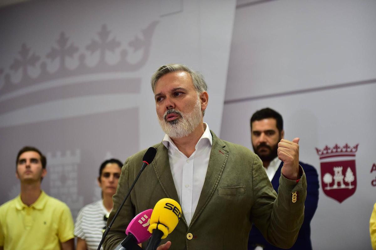 Fotogalería | La rueda de prensa de despedida de Fernando Pizarro, en imágenes