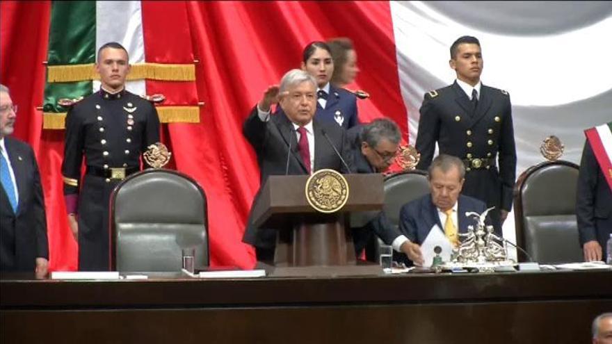 López Obrador toma posesión como presidente de México