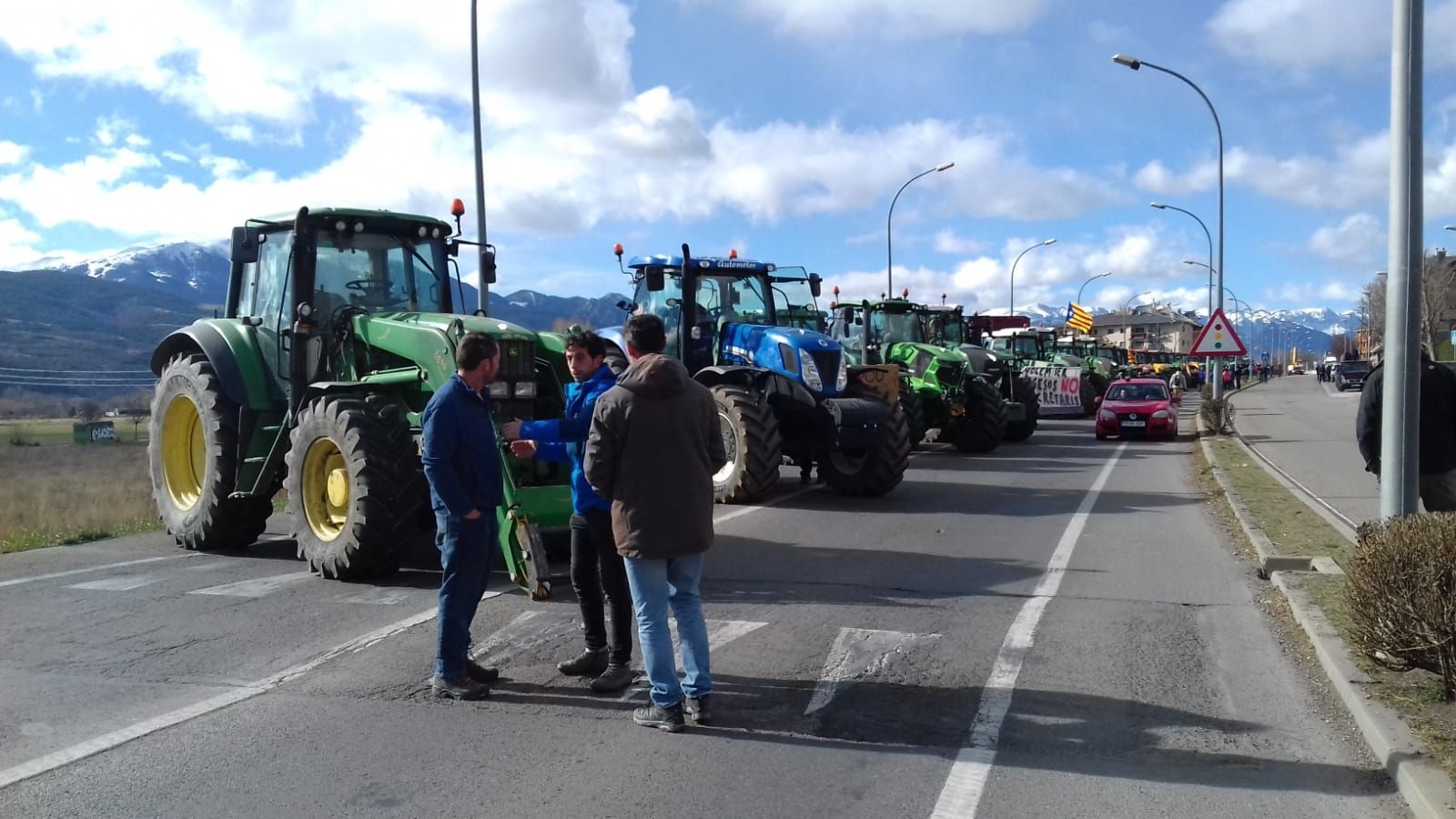 Tractorada de protesta de la pagesia a Puigcerdà