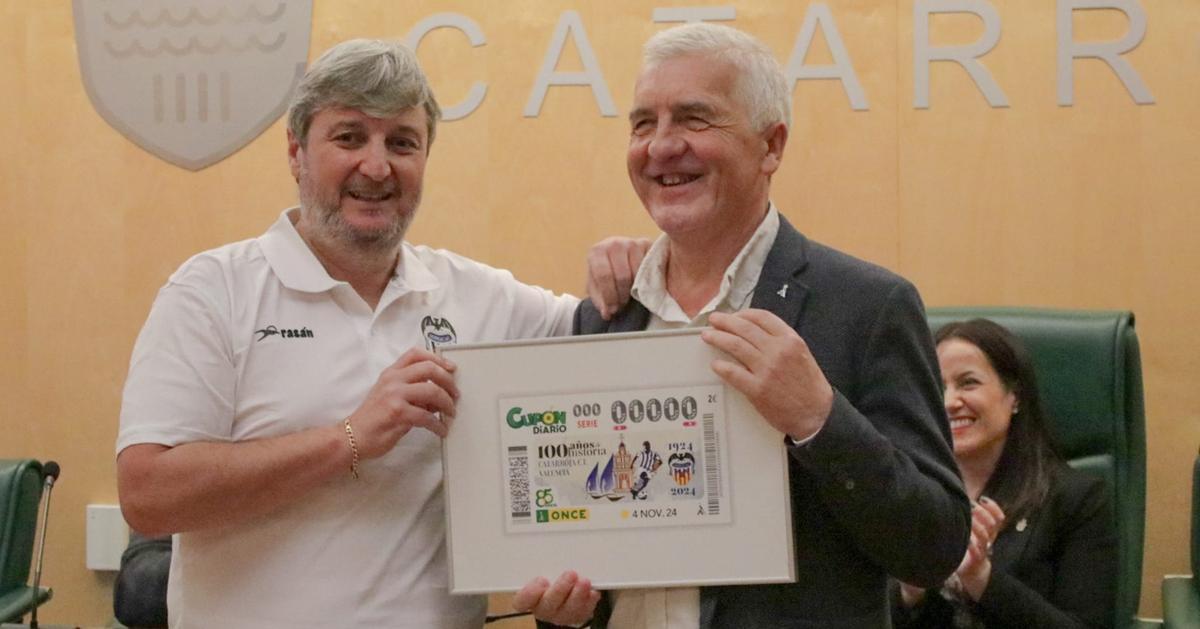 El Catarroja CF presenta su cupón del centenario