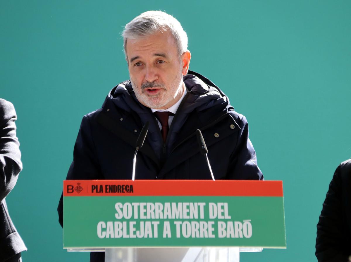 El alcalde Jaume Collboni anuncia un plan para soterrar todo el cableado aéreo en Torre Baró