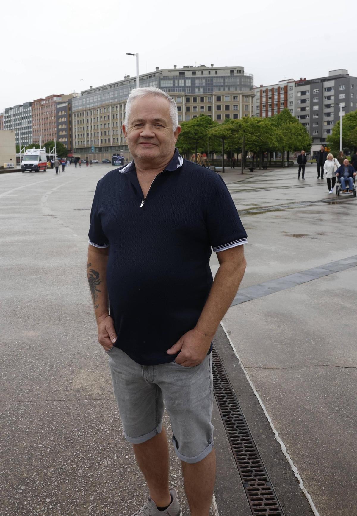 Los cruceristas del "Ambition" desembarcan en Gijón (en imágenes)