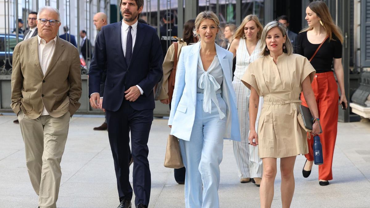 El ministro de Cultura, Ernest Urtasun, la vicepresidenta segunda y ministra de Trabajo, Yolanda Díaz y la portavoz de Sumar en el Congreso, Verónica Martínez.