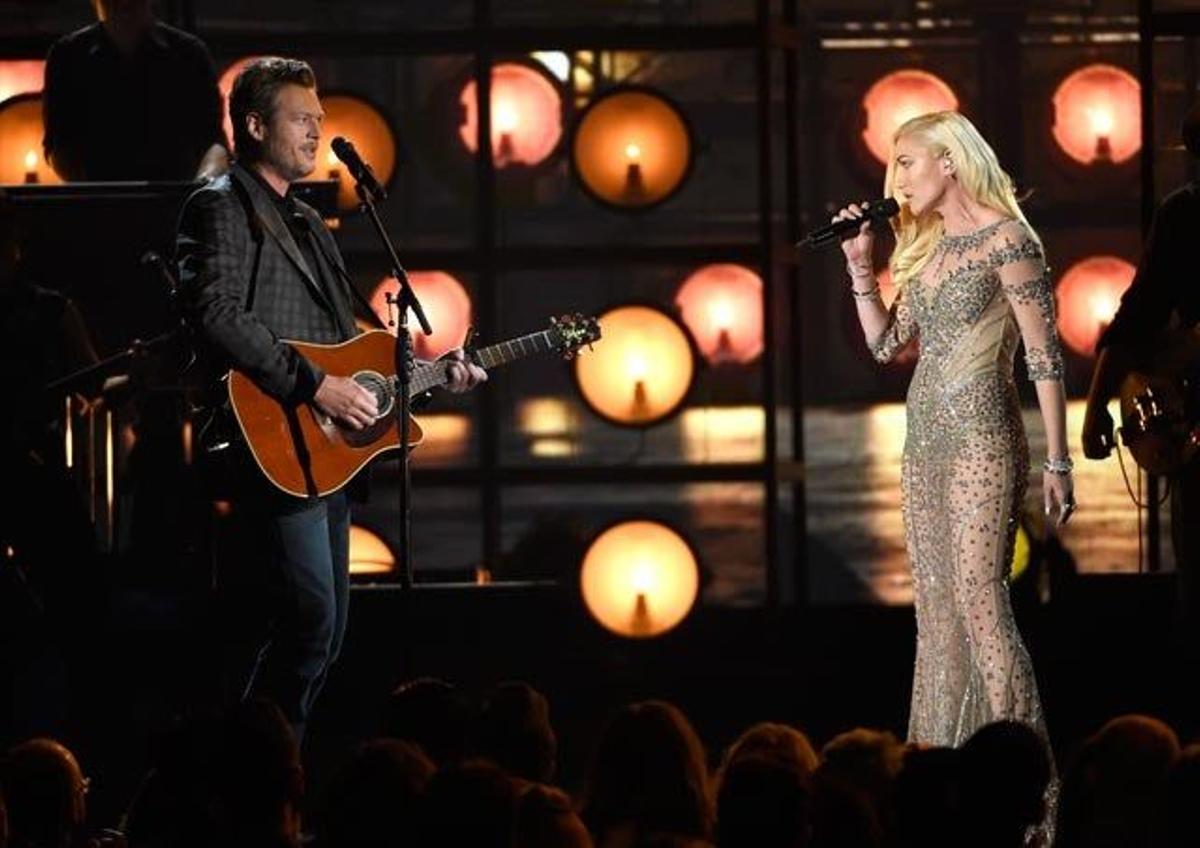 Blake Shelton y Gwen Stefani, durante su actuación en los Billboard Music Awards.