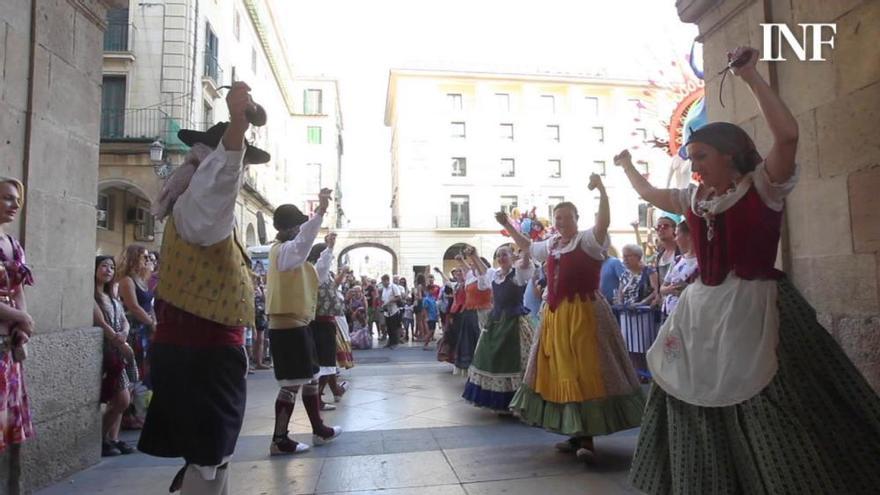 Dansà en la plaza del Ayuntamiento