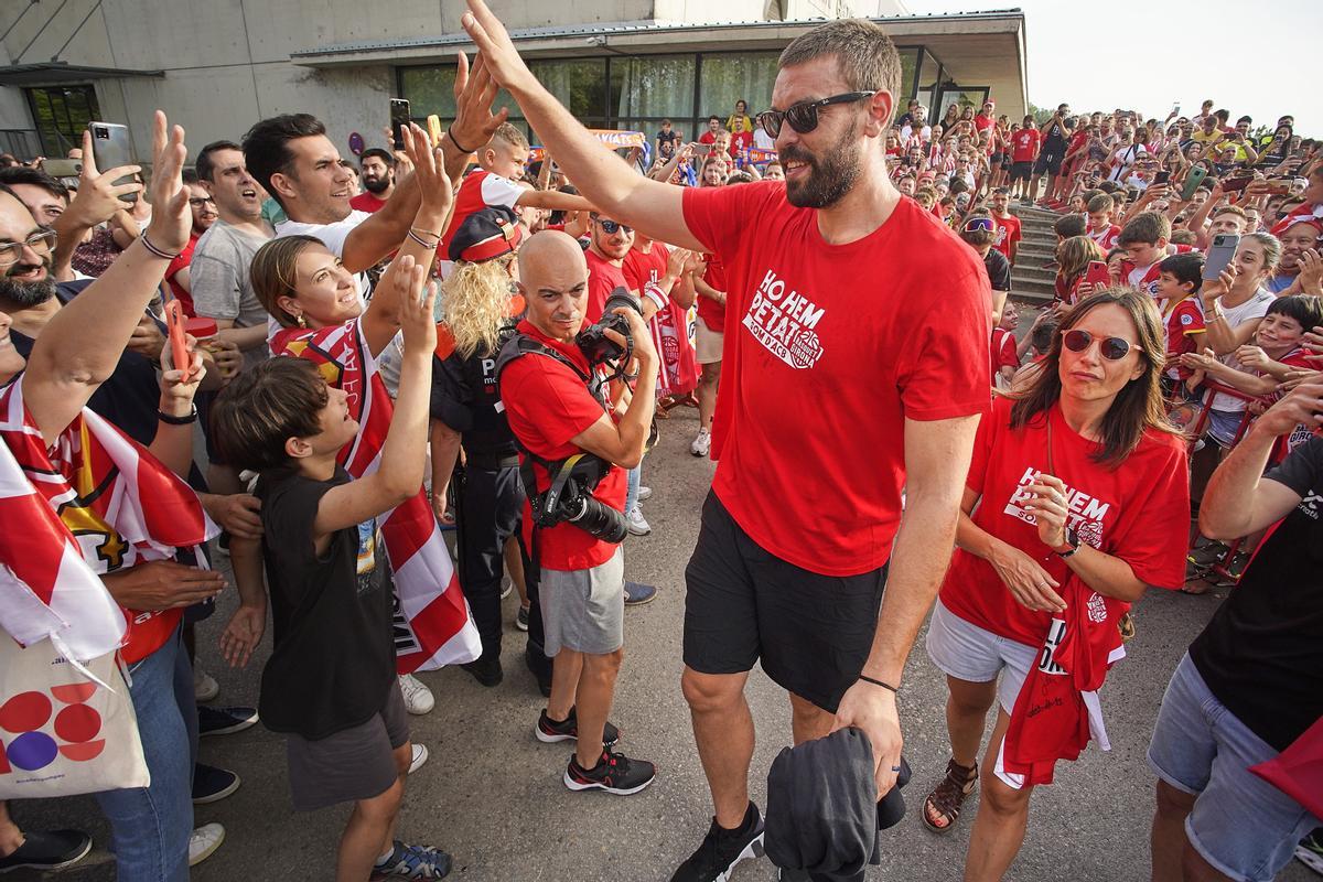 Girona celebra en la calle el doble ascenso