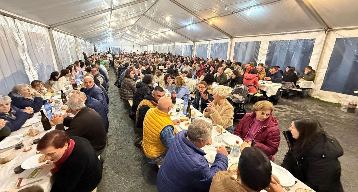 Á cea acudiron 520 comensais. | Bernabé