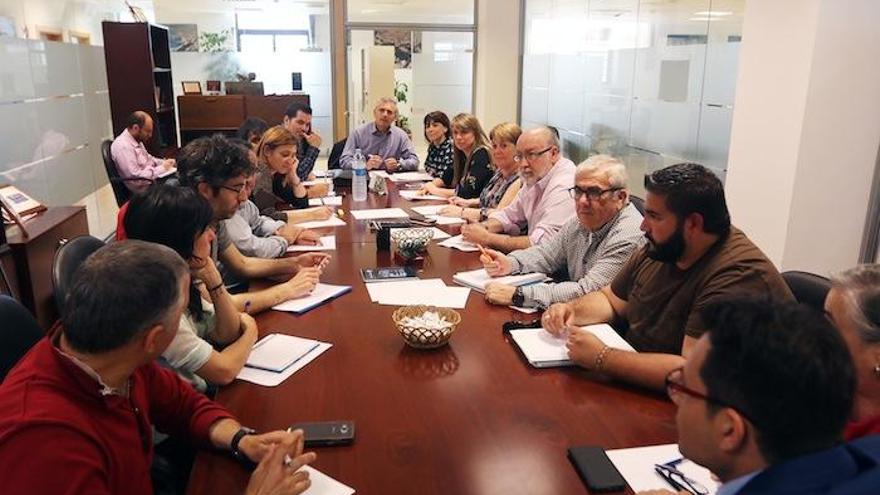 La mesa de trabajo por la consulta se reunió ayer presidida por el edil Julio Andrade.