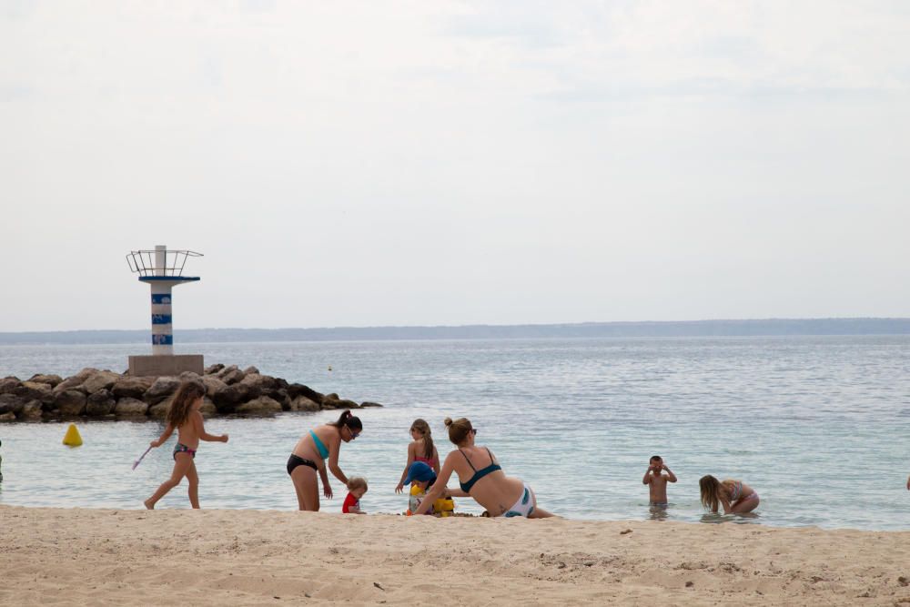 Fase 2 de la desescalada de Mallorca: Primer día con el baño autorizado en las playas