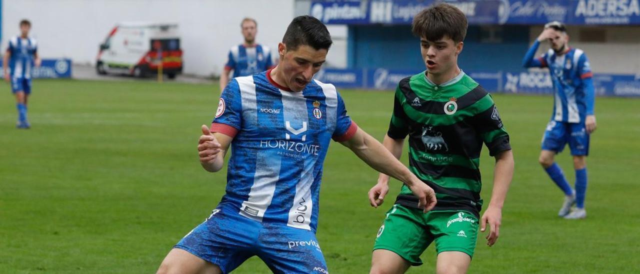 Jorge Fernández controla el balón