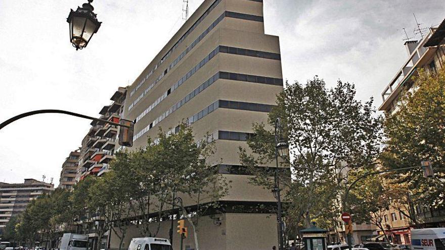 Exterior de la sede de la Jefatura Superior de Policía de Balears, en Palma.