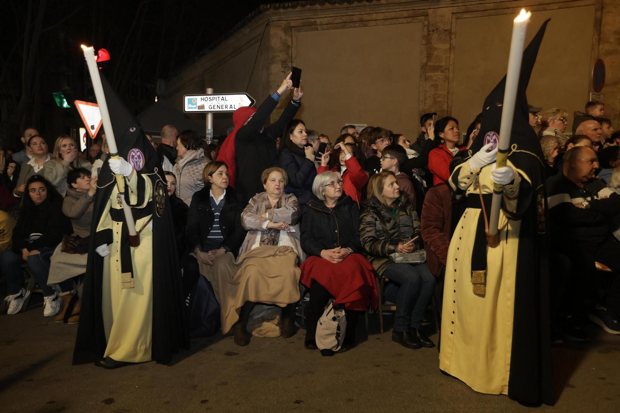 El centro de Palma vive con fervor la multitudinaria procesión del Crist de la Sang