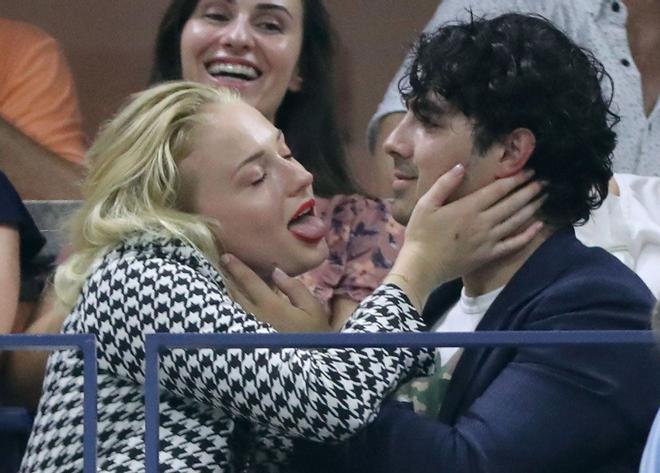 Sophie Turner tontea con Joe Jonas