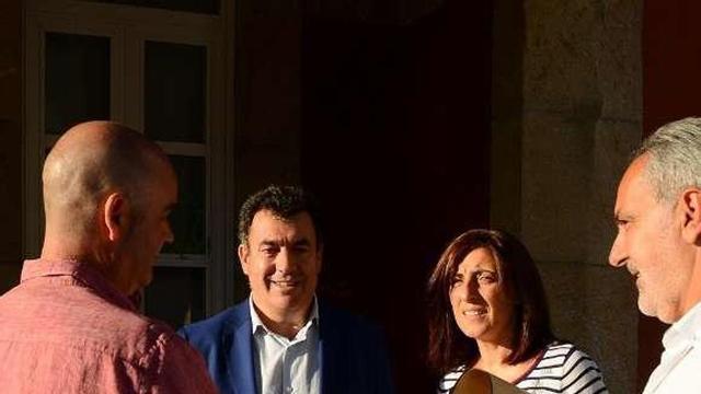 Ángeles Vázquez en su visita del pasado septiembre a Bueu. // G. N.