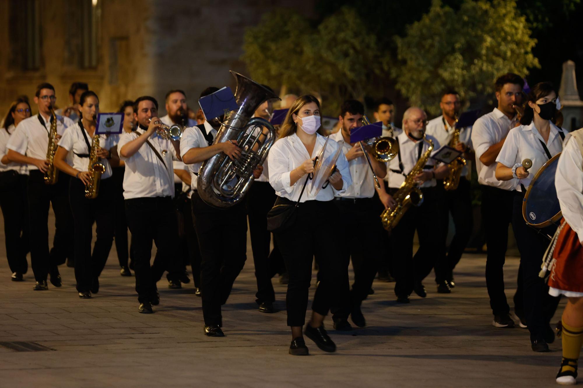 Búscate en el segundo día de Ofrenda por la calle de Caballeros (entre las 20.00 y las 21.00 horas)