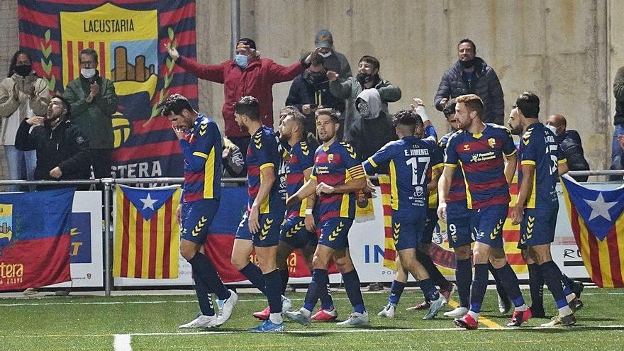 Els jugadors del Llagostera celebrant un gol contra el Platges de Calvià en l&#039;últim partit disputat.