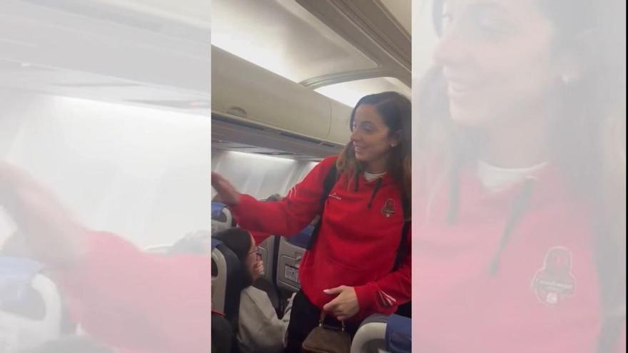 Vídeo | Así ha sido la celebración en el avión, junto al Casademont, después de su victoria en Praga