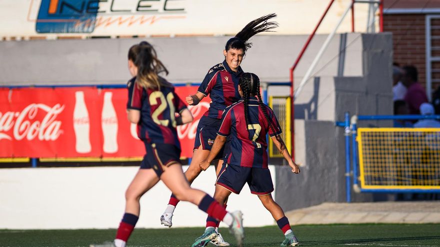 El Levante UD doblega al CD Castellón y llega a la final