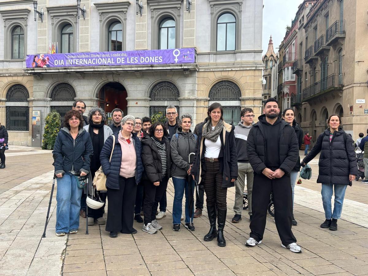 Impulsors del moviment “Ara Igualada”, durant la presentació del manifest aquest dissabte