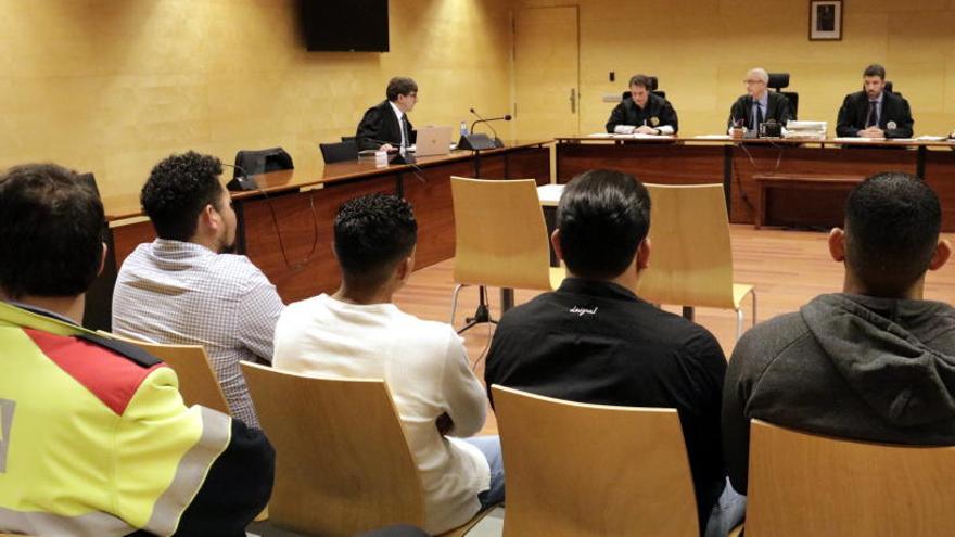 D&#039;esquenes, els quatre acusats d&#039;agredir sexualment una noia durant una baralla a Girona