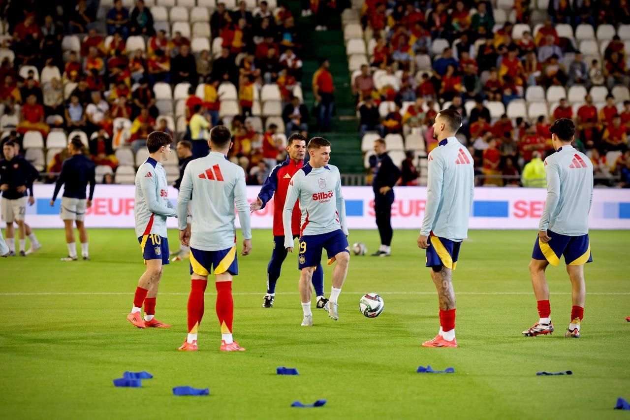 El apoyo de la afición cordobesa a la selección española, en imágenes