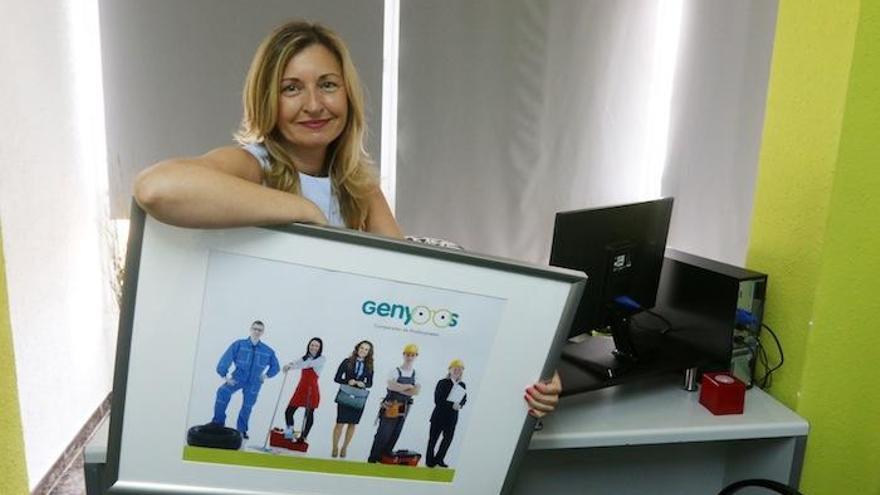 La delegada para Málaga y provincia de Genyoos, Eva García Chaparro, en la sede del Pasillo de Santa Isabel, 15.