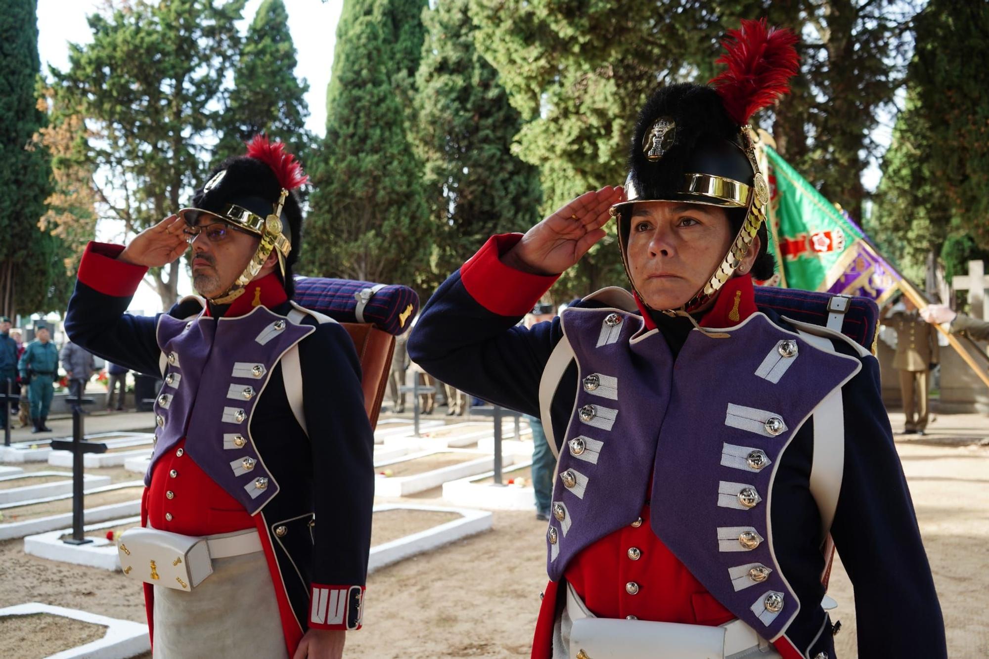 GALERÍA | El homenaje a las Fuerzas Armadas en el cementerio de Zamora, en imágenes