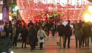 Vigo es un auténtico hervidero... navideño: la ciudad se llena de gente