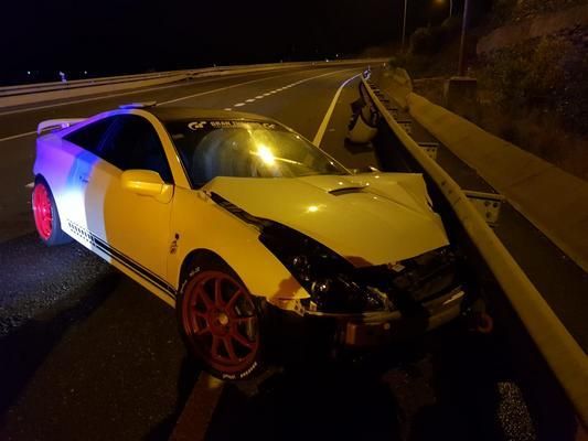 Colisión de dos vehículos en la carretera de Firgas de madrugada