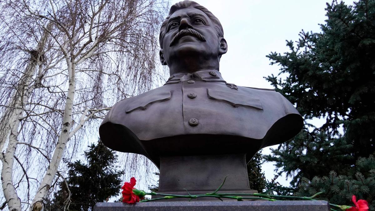 El nuevo busto de Stalin desvelado en la ciudad de Volgogrado.