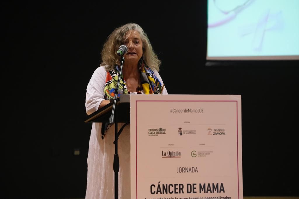 María Auxiliadora Fernández, concejala de Igualdad y Salud Pública del Ayuntamiento de Zamora, durante el discurso inaugural.