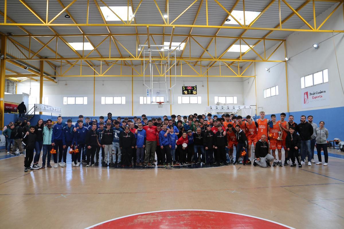 Jugadores de los diferentes equipos participantes en el Torneig del Genovés.